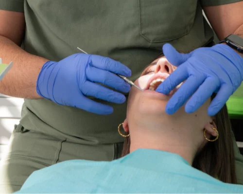 Les soins dentaires de prévention et de traitement